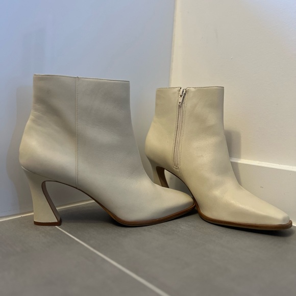 BERNARDO Bowery Bootie in Eggshell - Picture 3 of 5
